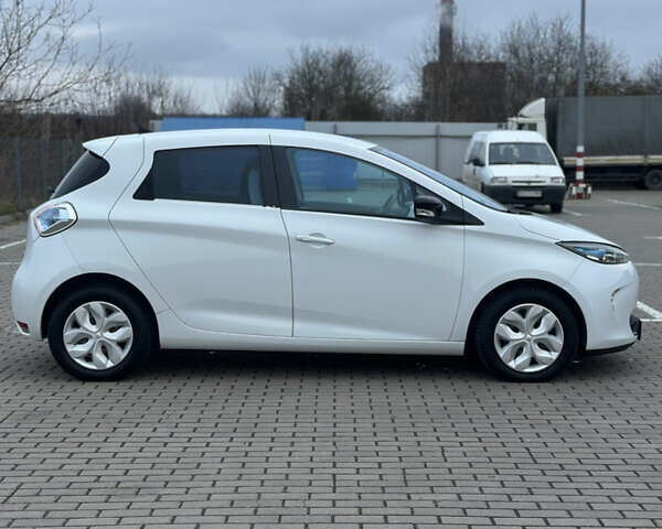 Белый Рено Зое, объемом двигателя 0 л и пробегом 50 тыс. км за 6300 $, фото 5 на Automoto.ua