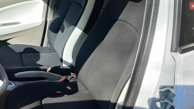 Белый Рено Зое, объемом двигателя 0 л и пробегом 112 тыс. км за 6500 $, фото 6 на Automoto.ua