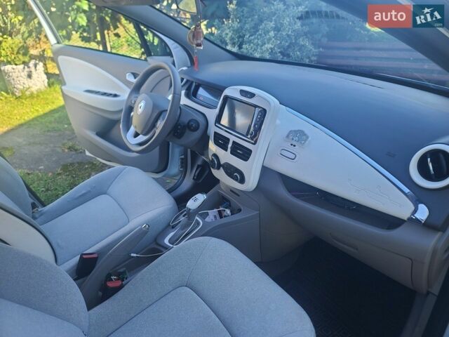 Белый Рено Зое, объемом двигателя 0 л и пробегом 151 тыс. км за 6700 $, фото 6 на Automoto.ua