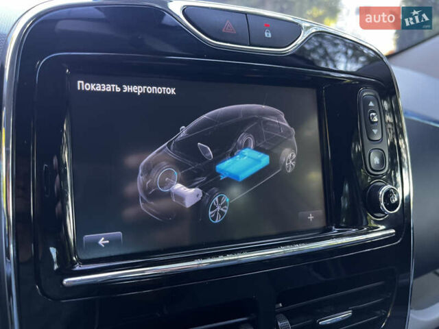 Белый Рено Зое, объемом двигателя 0 л и пробегом 123 тыс. км за 6850 $, фото 44 на Automoto.ua