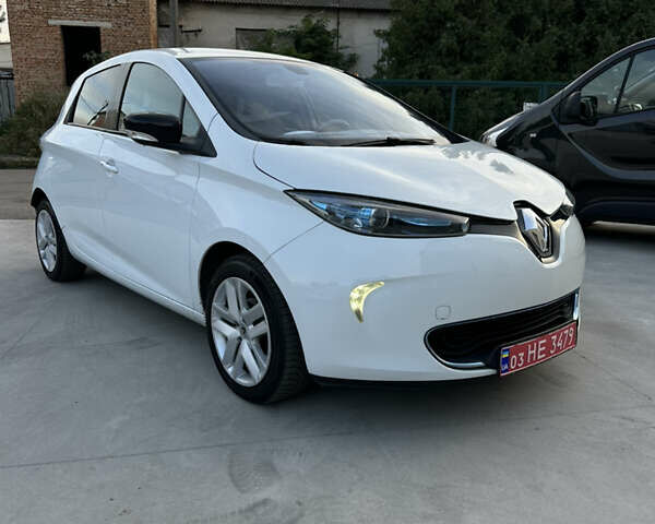 Белый Рено Зое, объемом двигателя 0 л и пробегом 75 тыс. км за 6700 $, фото 2 на Automoto.ua