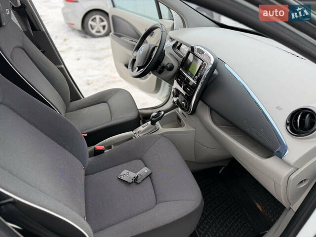 Білий Рено Зое, об'ємом двигуна 0 л та пробігом 109 тис. км за 5950 $, фото 9 на Automoto.ua