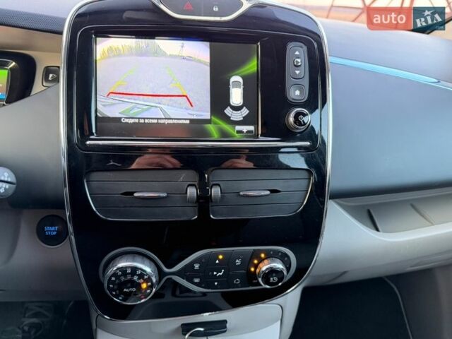 Белый Рено Зое, объемом двигателя 0 л и пробегом 137 тыс. км за 5500 $, фото 30 на Automoto.ua
