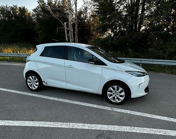 Белый Рено Зое, объемом двигателя 0 л и пробегом 145 тыс. км за 7350 $, фото 3 на Automoto.ua