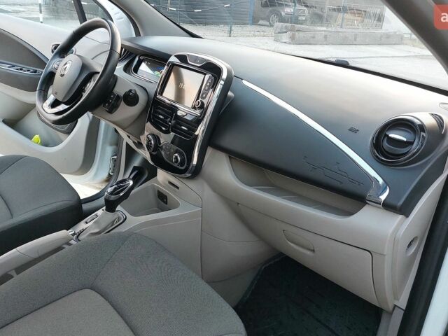 Білий Рено Зое, об'ємом двигуна 0 л та пробігом 112 тис. км за 6500 $, фото 22 на Automoto.ua
