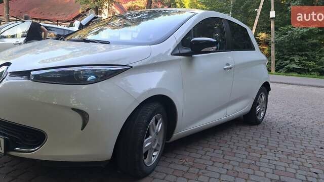 Білий Рено Зое, об'ємом двигуна 0 л та пробігом 96 тис. км за 5800 $, фото 7 на Automoto.ua