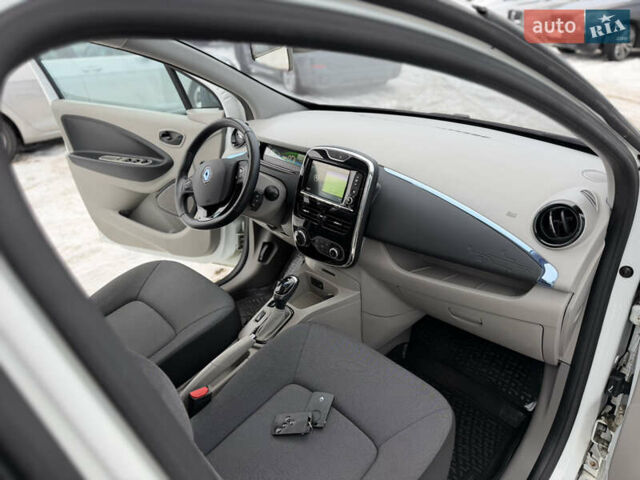 Білий Рено Зое, об'ємом двигуна 0 л та пробігом 109 тис. км за 5950 $, фото 11 на Automoto.ua