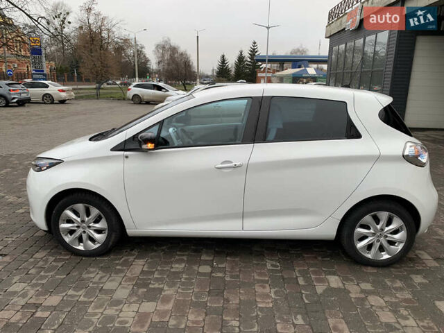 Белый Рено Зое, объемом двигателя 0 л и пробегом 64 тыс. км за 7600 $, фото 12 на Automoto.ua
