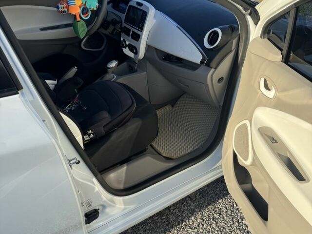 Рено Зое 2014 в Виннице на Automoto.ua Белый Рено Зое, объемом двигателя 0 л и пробегом 166 тыс. км за 6000 $, фото 10 на Automoto.ua