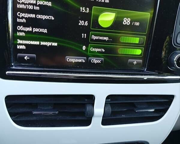 Белый Рено Зое, объемом двигателя 0 л и пробегом 100 тыс. км за 5600 $, фото 14 на Automoto.ua