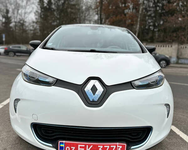 Белый Рено Зое, объемом двигателя 0 л и пробегом 110 тыс. км за 6399 $, фото 2 на Automoto.ua