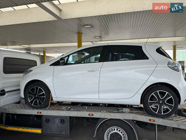 Белый Рено Зое, объемом двигателя 0 л и пробегом 80 тыс. км за 4399 $, фото 5 на Automoto.ua