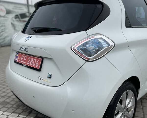 Белый Рено Зое, объемом двигателя 0 л и пробегом 98 тыс. км за 7000 $, фото 12 на Automoto.ua