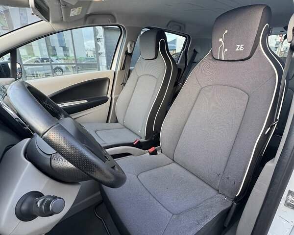 Белый Рено Зое, объемом двигателя 0 л и пробегом 167 тыс. км за 6599 $, фото 33 на Automoto.ua