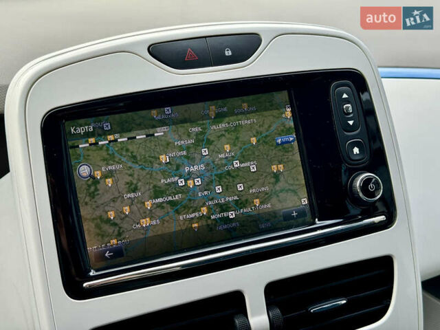 Білий Рено Зое, об'ємом двигуна 0 л та пробігом 110 тис. км за 6200 $, фото 26 на Automoto.ua