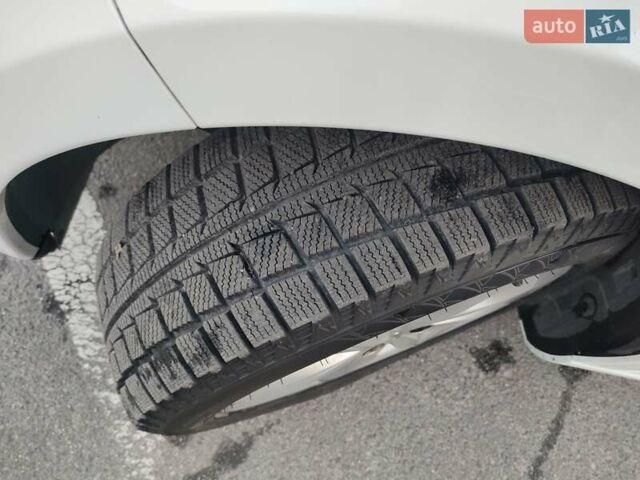 Белый Рено Зое, объемом двигателя 0 л и пробегом 79 тыс. км за 6300 $, фото 24 на Automoto.ua