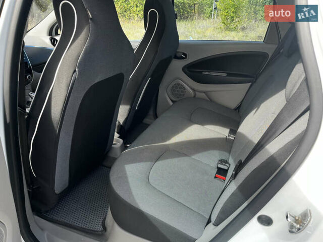 Білий Рено Зое, об'ємом двигуна 0 л та пробігом 123 тис. км за 6900 $, фото 16 на Automoto.ua