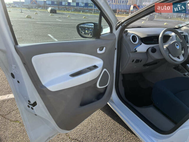 Білий Рено Зое, об'ємом двигуна 0 л та пробігом 115 тис. км за 6550 $, фото 45 на Automoto.ua