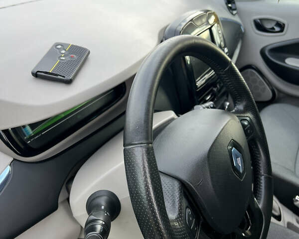 Рено Зое 2014 в Луцке на Automoto.ua Белый Рено Зое, объемом двигателя 0 л и пробегом 87 тыс. км за 6700 $, фото 15 на Automoto.ua