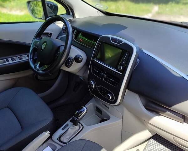 Білий Рено Зое, об'ємом двигуна 0 л та пробігом 89 тис. км за 6500 $, фото 16 на Automoto.ua