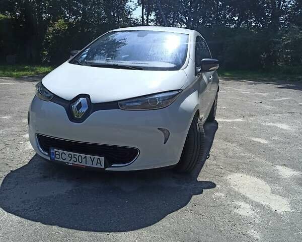 Белый Рено Зое, объемом двигателя 0 л и пробегом 61 тыс. км за 8880 $, фото 1 на Automoto.ua