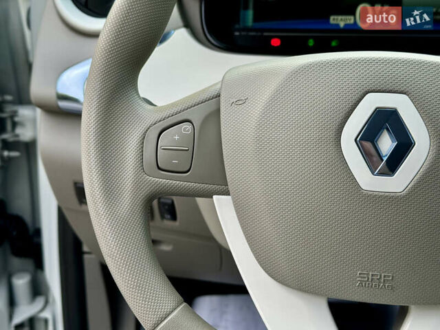 Білий Рено Зое, об'ємом двигуна 0 л та пробігом 110 тис. км за 6950 $, фото 21 на Automoto.ua