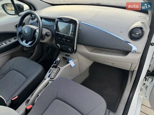 Белый Рено Зое, объемом двигателя 0 л и пробегом 167 тыс. км за 6599 $, фото 28 на Automoto.ua
