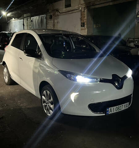 Белый Рено Зое, объемом двигателя 0 л и пробегом 140 тыс. км за 7700 $, фото 18 на Automoto.ua
