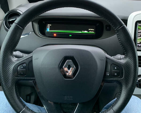 Белый Рено Зое, объемом двигателя 0 л и пробегом 64 тыс. км за 7600 $, фото 15 на Automoto.ua