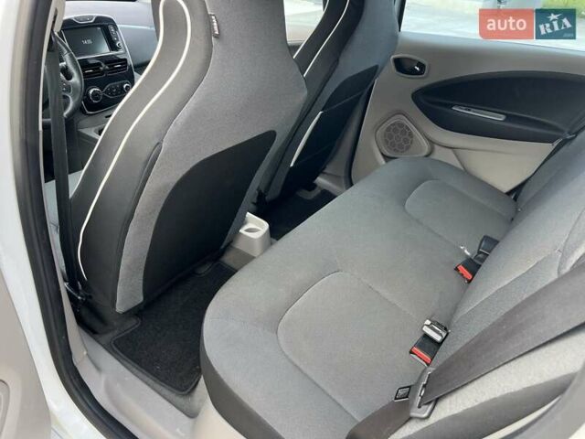 Белый Рено Зое, объемом двигателя 0 л и пробегом 137 тыс. км за 6350 $, фото 14 на Automoto.ua