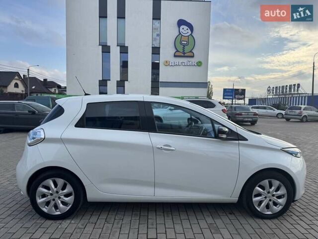 Белый Рено Зое, объемом двигателя 0 л и пробегом 167 тыс. км за 6599 $, фото 10 на Automoto.ua