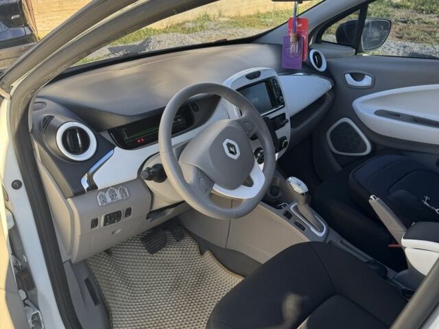 Рено Зое 2014 в Виннице на Automoto.ua Белый Рено Зое, объемом двигателя 0 л и пробегом 166 тыс. км за 6000 $, фото 6 на Automoto.ua