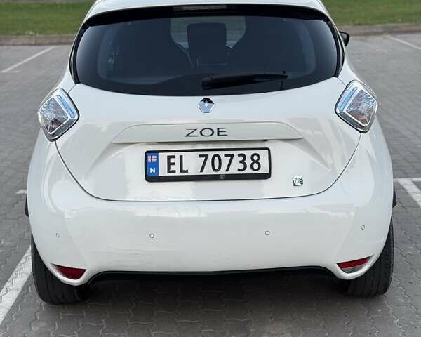 Белый Рено Зое, объемом двигателя 0 л и пробегом 98 тыс. км за 6700 $, фото 4 на Automoto.ua