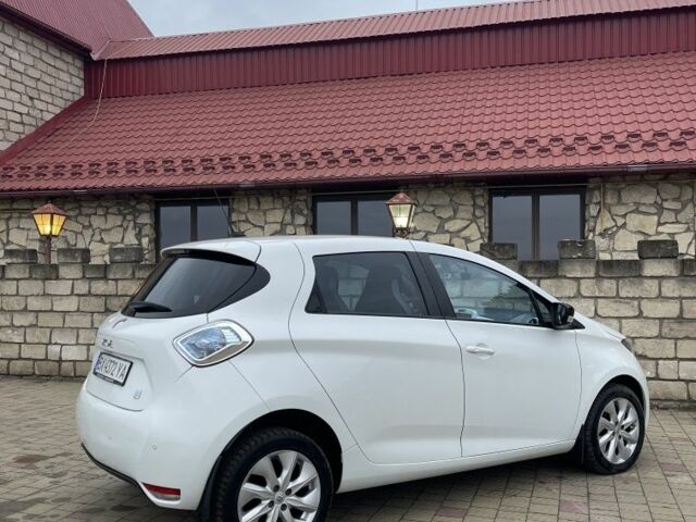 Белый Рено Зое, объемом двигателя 0 л и пробегом 107 тыс. км за 6400 $, фото 4 на Automoto.ua