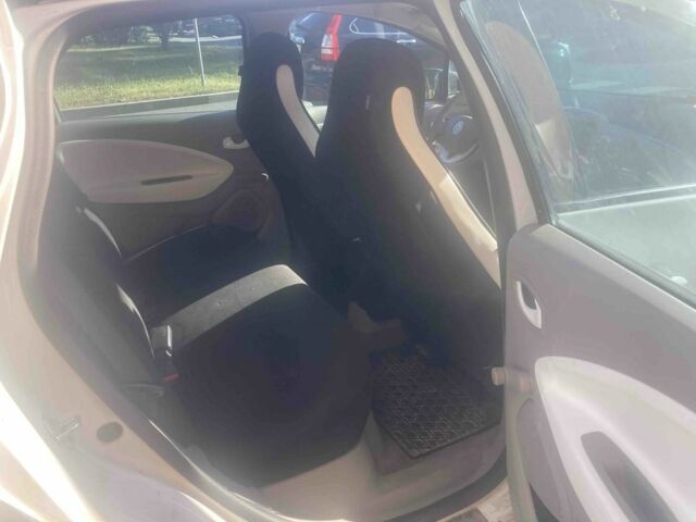 Белый Рено Зое, объемом двигателя 0 л и пробегом 181 тыс. км за 6000 $, фото 4 на Automoto.ua