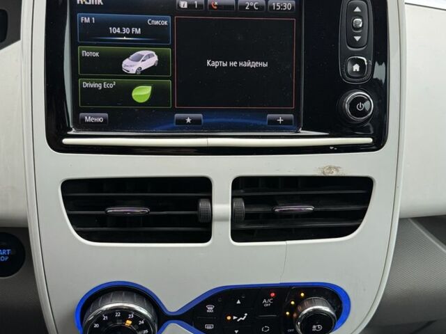 Белый Рено Зое, объемом двигателя 0 л и пробегом 110 тыс. км за 5800 $, фото 12 на Automoto.ua