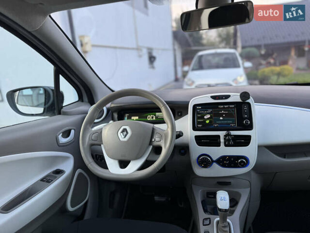 Белый Рено Зое, объемом двигателя 0 л и пробегом 129 тыс. км за 6499 $, фото 10 на Automoto.ua