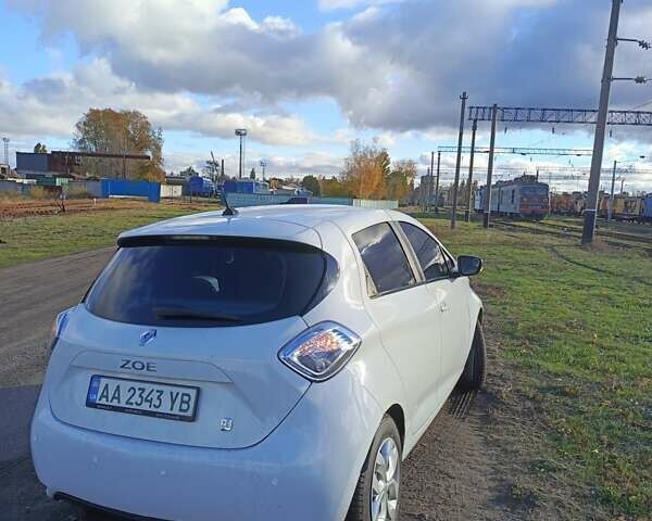 Белый Рено Зое, объемом двигателя 0 л и пробегом 150 тыс. км за 6400 $, фото 4 на Automoto.ua