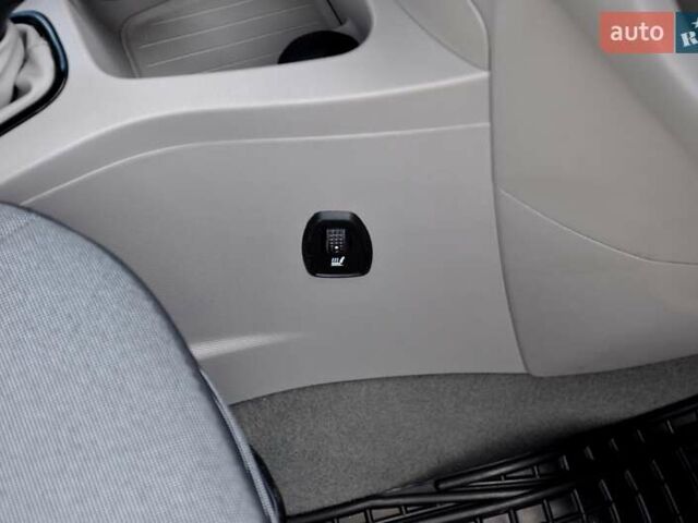 Білий Рено Зое, об'ємом двигуна 0 л та пробігом 91 тис. км за 7999 $, фото 12 на Automoto.ua