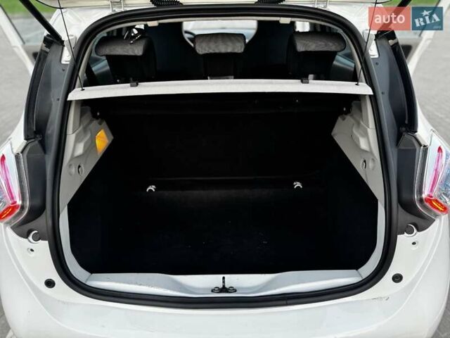 Белый Рено Зое, объемом двигателя 0 л и пробегом 99 тыс. км за 6700 $, фото 29 на Automoto.ua