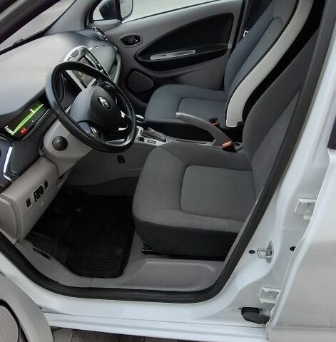 Белый Рено Зое, объемом двигателя 0 л и пробегом 106 тыс. км за 6300 $, фото 8 на Automoto.ua