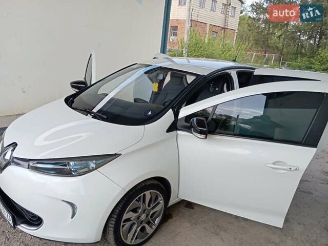 Белый Рено Зое, объемом двигателя 0 л и пробегом 143 тыс. км за 7000 $, фото 1 на Automoto.ua