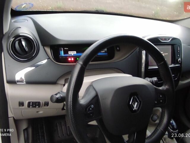 Белый Рено Зое, объемом двигателя 0 л и пробегом 99 тыс. км за 6800 $, фото 9 на Automoto.ua