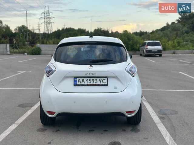 Рено Зое 2015 в Киеве на Automoto.ua Белый Рено Зое, объемом двигателя 0 л и пробегом 100 тыс. км за 8300 $, фото 5 на Automoto.ua