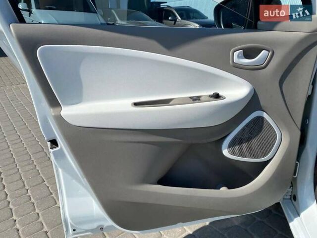 Білий Рено Зое, об'ємом двигуна 0 л та пробігом 91 тис. км за 6940 $, фото 14 на Automoto.ua