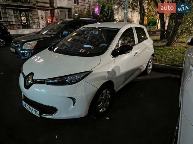 Белый Рено Зое, объемом двигателя 0 л и пробегом 150 тыс. км за 6400 $, фото 1 на Automoto.ua