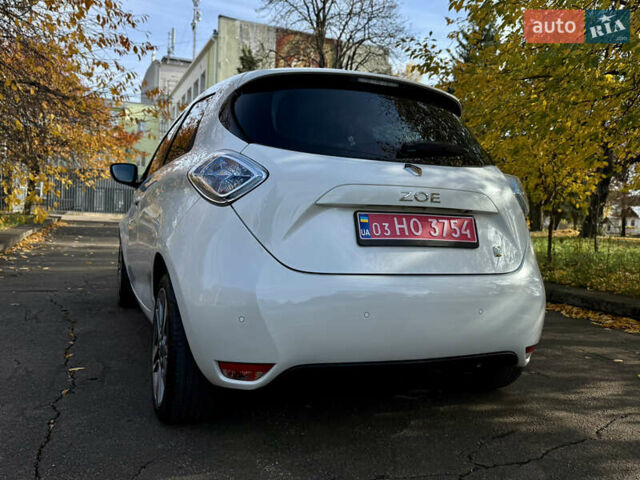 Білий Рено Зое, об'ємом двигуна 0 л та пробігом 68 тис. км за 6976 $, фото 4 на Automoto.ua