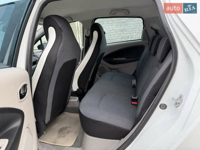 Білий Рено Зое, об'ємом двигуна 0 л та пробігом 154 тис. км за 6350 $, фото 25 на Automoto.ua