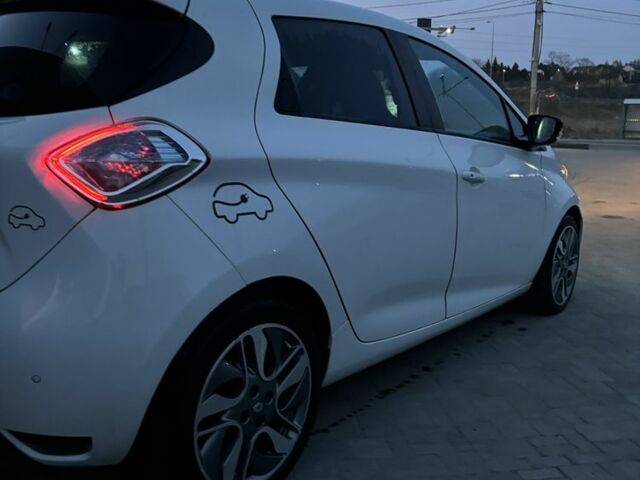 Білий Рено Зое, об'ємом двигуна 0 л та пробігом 134 тис. км за 5999 $, фото 3 на Automoto.ua