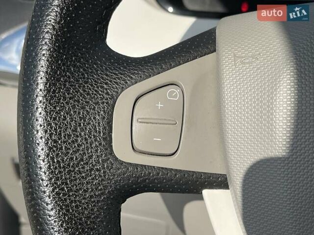 Белый Рено Зое, объемом двигателя 0 л и пробегом 195 тыс. км за 5999 $, фото 32 на Automoto.ua